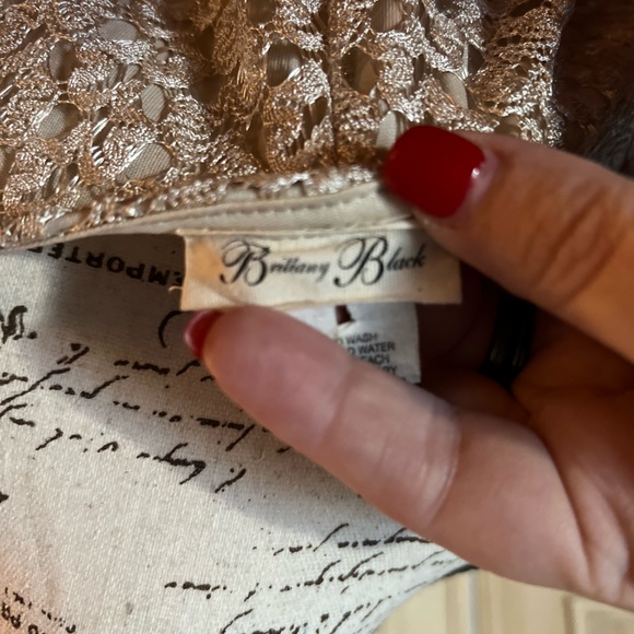 🎈🎈CROCHETED BLOUSE W/LINING - Picture 4 of 5